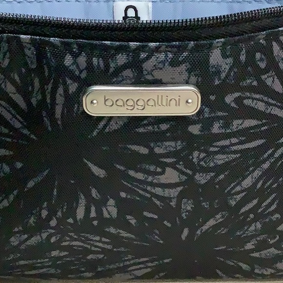 COPY - NWOT 🩵 Baggallini Wristlet In Midnight Blossom - Picture 5 of 14